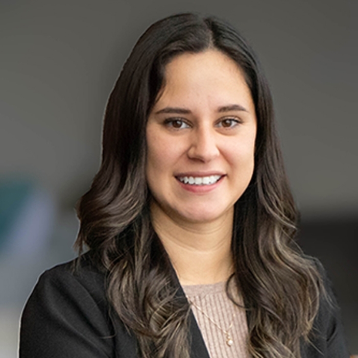 Paola Robles headshot